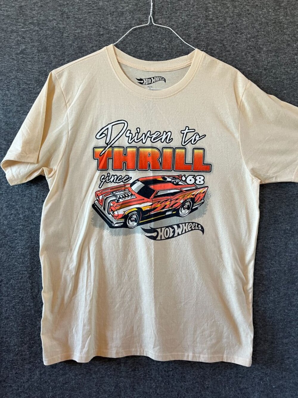 Hot Wheels race cars promo logo soft butter yellow short sleeve shirt L 60/40